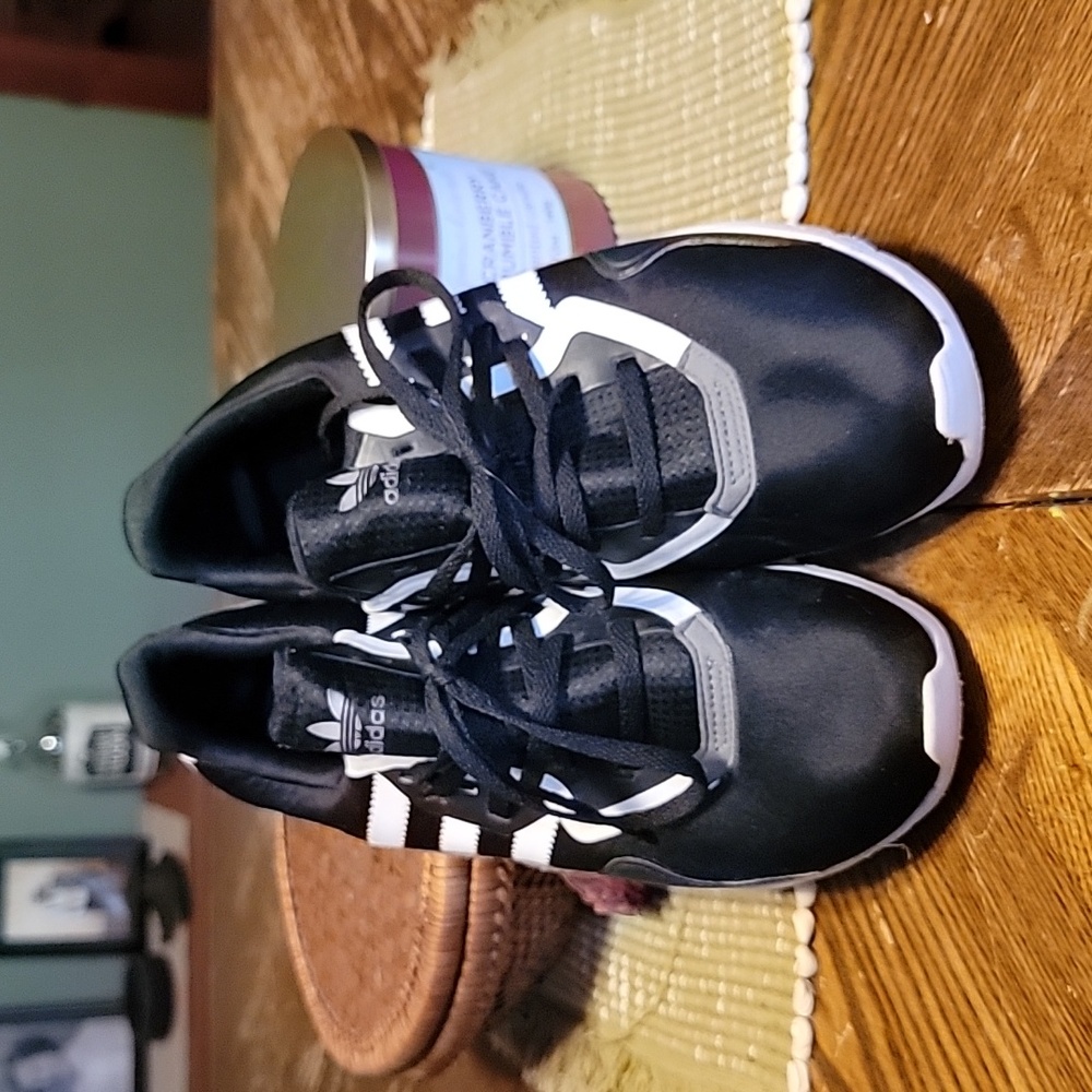 Adidas Sneakers